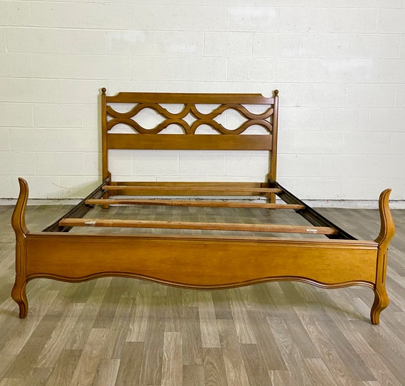 Vintage cannonball bed deals