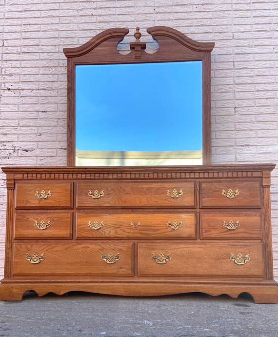 Vintage Wooden Queen Anne Style Dresser, How Do You Attach A Mirror To An Antique Dresser