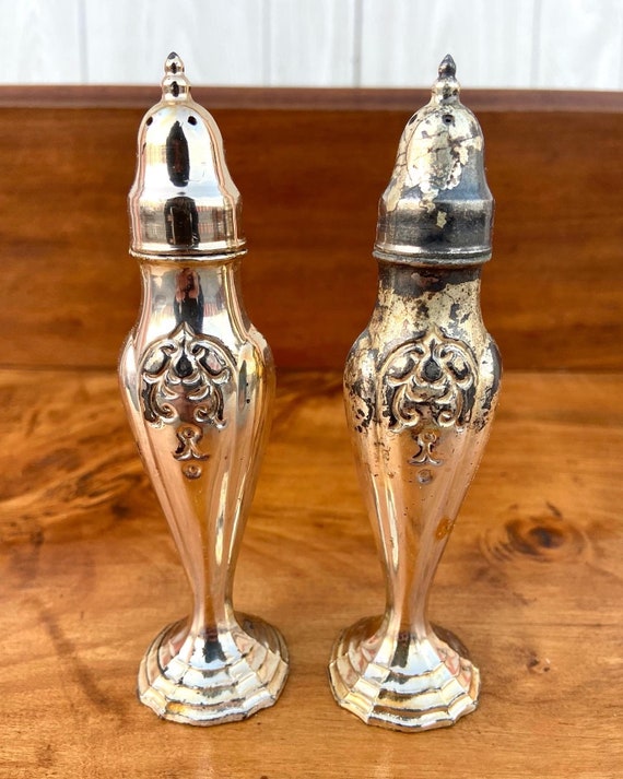 Old salt and pepper shakers top
