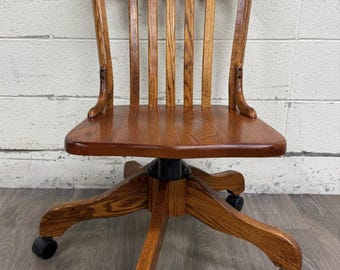 Vintage Tiger Oak Adjustable Swivel Desk Banker Lawyer Jury Office Chair