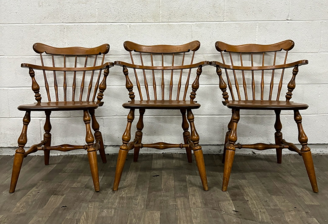 Vintage Ethan Allen Heirloom Nutmeg Maple Colonial Early American