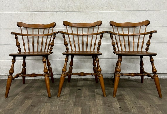 Vintage Ethan Allen Heirloom Nutmeg Maple Colonial Early American