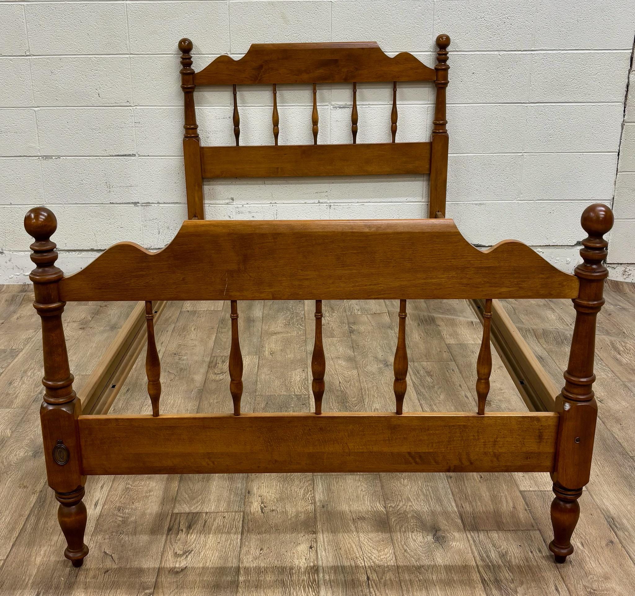 最後の値下げ■ETHAN ALLEN■2人　中古品 Vintage Ethan Allen Heirloom Nutmeg Maple Twin Size Colonial Style