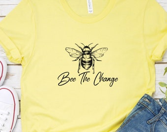 Bee The Change Shirt, Sei die Änderung, die Sie sehen möchten, Inspirierender Spruch, Inspirierendes T-Shirt, Frauen Kurzarm, Änderungszitat, Freundlichkeit