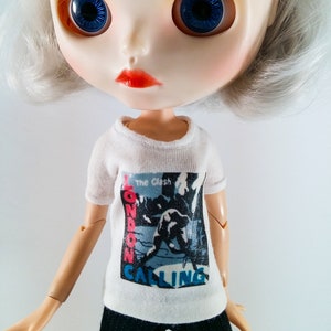 Blythe Short Sleeve T-Shirt  LONDON CALLING ,Petite Blythe TShirts,Middie Blythe Tshirt, Licca Doll Tshirt, Blythe Fashion, Blythe Clothes