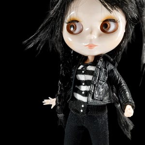 ENSEMBLE PULL À RAYURES Blythe Wednesday Addams Collection,Blythe Fashion,Blythe Wednesday Outfit,Blythe,Blythe Style,Blythe Outfit,Blythe