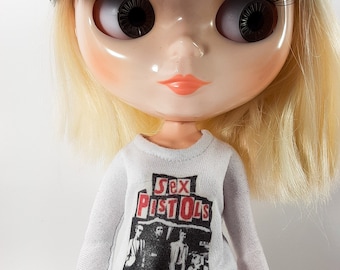 Blythe Long Sleeve Punk T-Shirt WE DON'T CARE ,Petite Blythe TShirts,Middie Blythe Tshirt, Licca Doll Tshirt, Blythe Fashion, Blythe Clothes