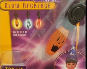 Halloween Hallow Scream  light up necklace in package Trendmaster Pumpkin