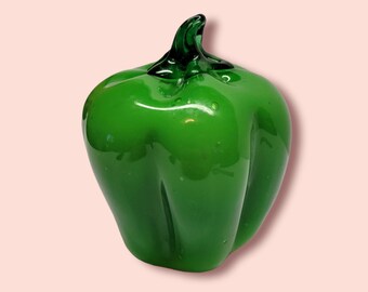 Vintage 4.5" Green Bell Pepper Art Glass Paperweight Decoration