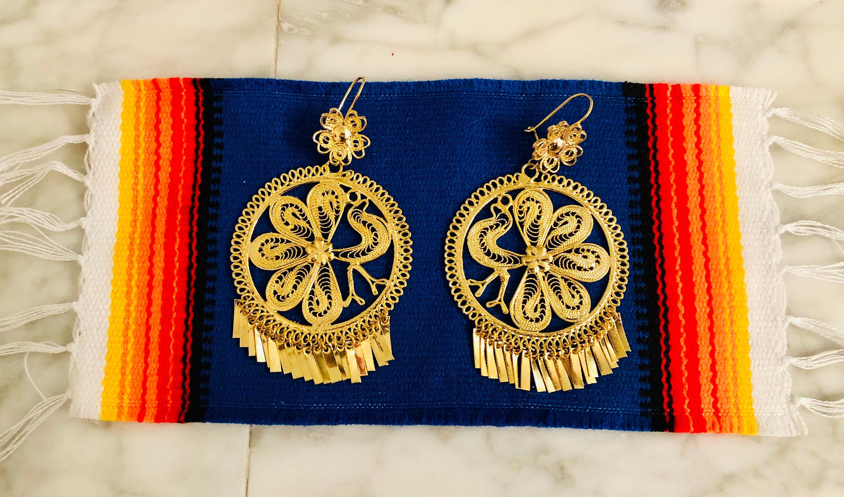 Folklorico - arete de oro con filigrana mexicana, joyería tradicional