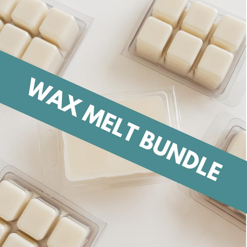 Peut inclure: Plusieurs paquets de cubes de cire parfum&eacute;e blanc cass&eacute; dans des emballages en plastique transparent sont pr&eacute;sent&eacute;s. L'image est en angle, montrant plusieurs paquets de fondants. Le texte "WAX MELT BUNDLE" est affich&eacute; sur l'image sur une banni&egrave;re turquoise.