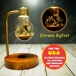 Diorama Bigfoot. Meeting of tourists with the Sasquatch. Diorama in lamp, lamp/light.