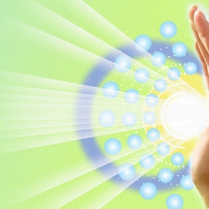 Puede incluir: Ilustración artística que muestra una mano extendiéndose hacia un orbe brillante y resplandeciente. El fondo es un degradado de verde y amarillo, con rayos de luz radiantes y esferas azules, creando una sensación de energía y espiritualidad.
