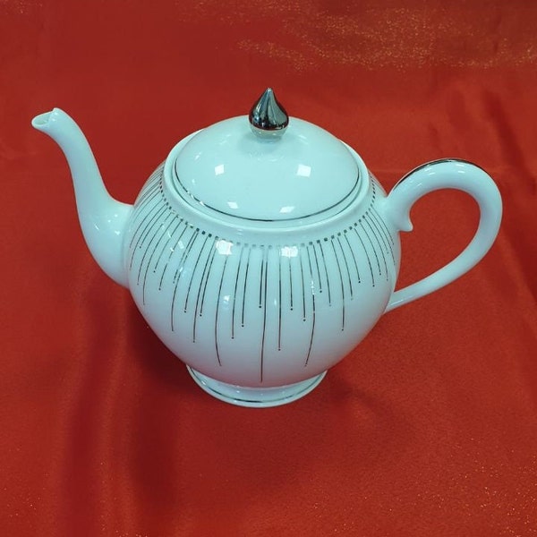 Comete by Medard de Noblat Cafetière / théière, Limoges France, Porcelaine Français, Ustensiles de cuisine Giraud blancs, Cadeau de mariage, Cafetière élégante Français