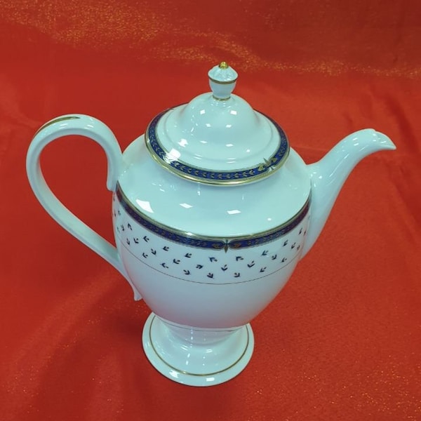 Laurier Bleu by MEDARD DE NOBLAT Cafetière,Limoges France,Porcelaine Français,Ustensiles de cuisine Blanc Giraud,Cadeau de mariage,Cafetière élégante Français