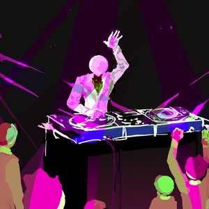 Könnte beinhalten: Ein DJ in einem weißen Anzug mit einem leuchtenden Kopf mischt Musik auf einem schwarzen und blauen DJ-Mixer. Der DJ tritt vor einer Menge von Menschen auf, die ihre Hände in die Luft strecken.