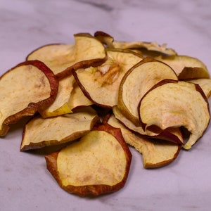 Bunny Dried Apple Slices | pet treats for Rabbits - Hamsters - Guinea Pigs - Gerbils - Mice - Rats