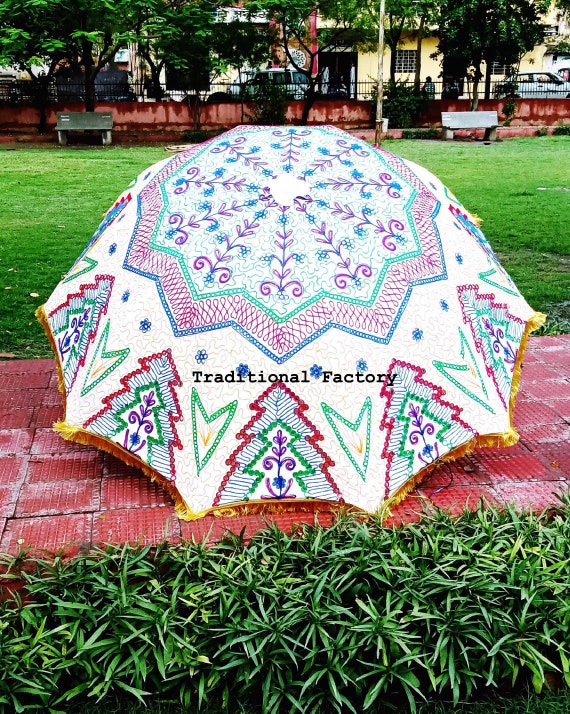 Grand parapluie femme multicolore pour les jours de pluie