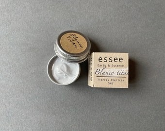 B&W Various shades, natural watercolours Essee Earth and Essence