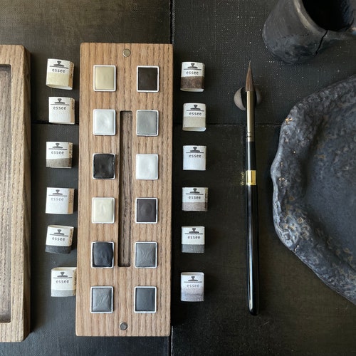5 items Lava set. Ceramic plate + Ash wood palette and brush + water vase, brush rest. Essee Earth shops & Essence