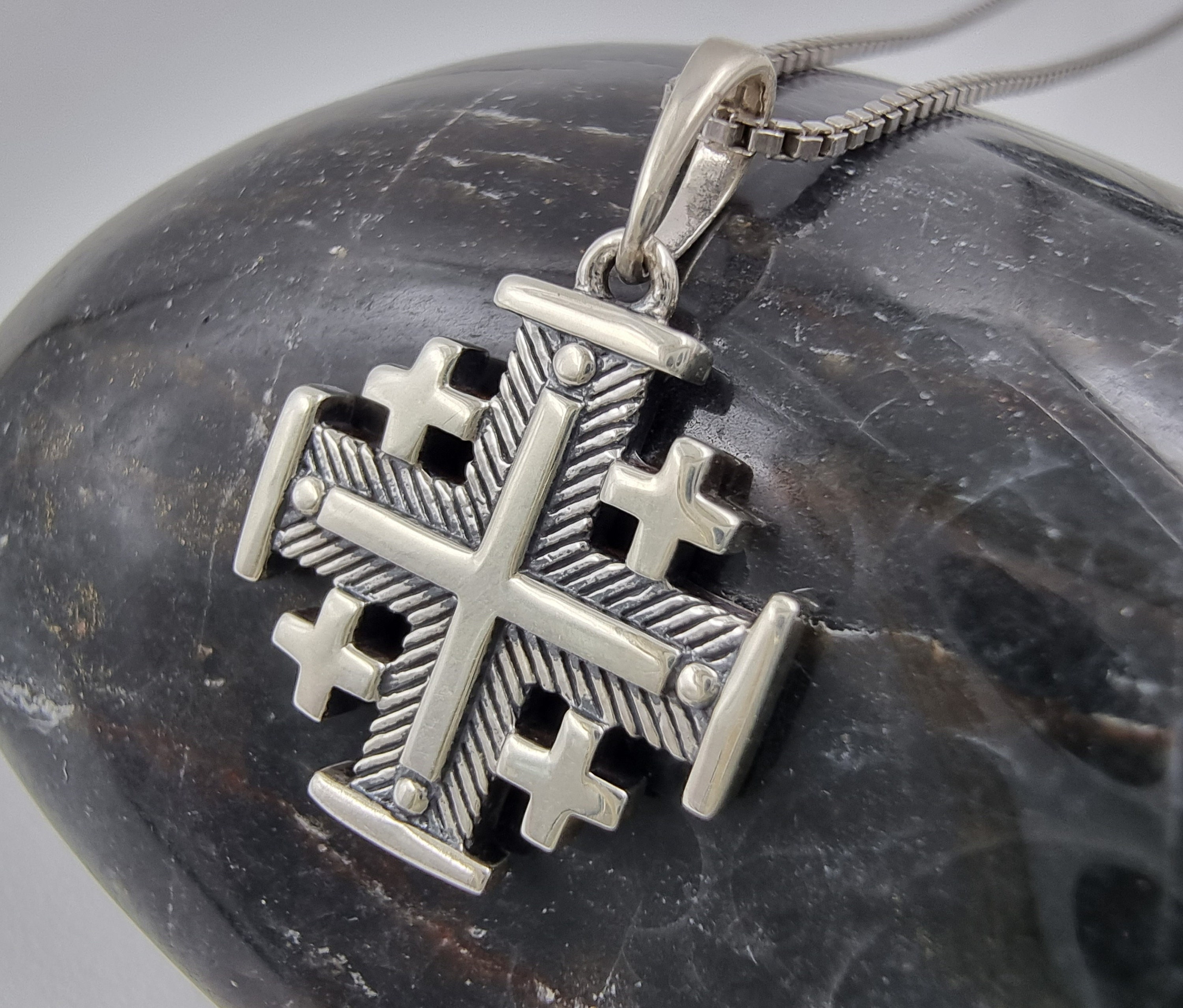 BOBIJOO Jewelry - Anhänger Stahl-Glas-Kreuz-Jerusalem-Kette - 26,90 €