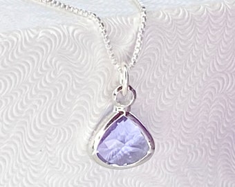 Collana con pietra portafortuna di giugno: ciondolo in cristallo di lavanda, argento sterling