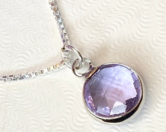 Collana di alessandrite: pietra portafortuna di giugno, ciondolo di cristallo di lavanda