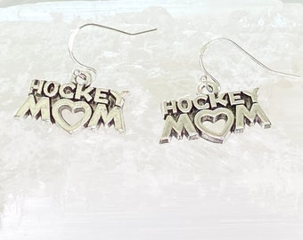 Pendientes de mamá de hockey: pendientes colgantes de plata con corazón