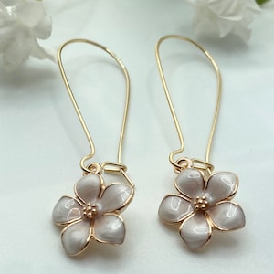White cherry blossom earrings, dangle earrings, Sakura earrings, floral earrings, flower earrings, white earrings, Japanese earrings, white