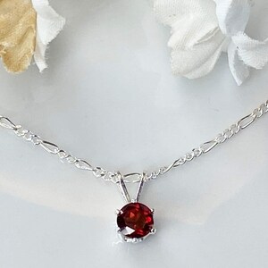 Granaat sieraden set sterlingzilveren hanger ketting oorbel bijpassende januari geboortesteen cadeau-idee perfect cadeau rode edelsteen sierlijk afbeelding 9