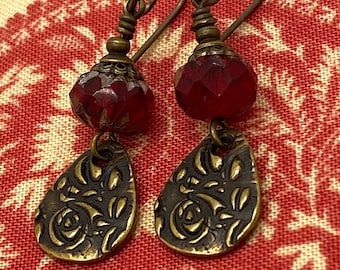 Boucles d'oreilles pendantes roses pourpres