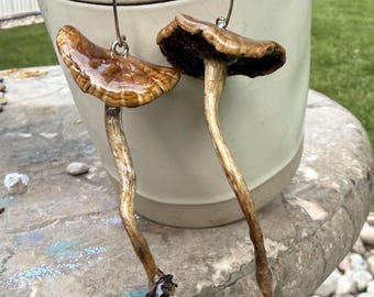 pendientes de gorro ondulados y caprichosos