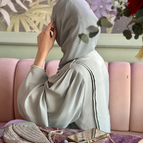 Elegant Abaya with Intricate Embroidery - Traditional Islamic Clothing for Women