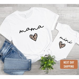 Mama en mini luipaard hart outfit mama en ik bijpassende T-shirt mini baby onesie® schattig chique baby cadeau voor nieuwe moeder baby outfit