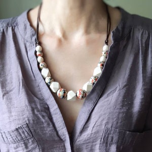 Collar japonés chiyogami de madera gruesa con cordón de cuero ajustable