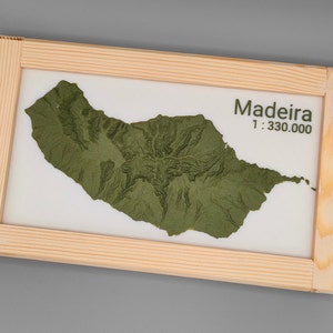 Carte relief de Madère modèle 3D avec cadre en bois - décoration