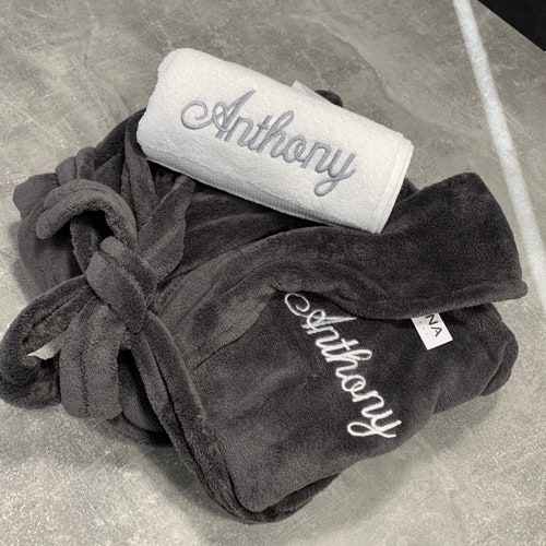 Personalisierte gestickte Fleece Robe & Handtuch Geschenkset