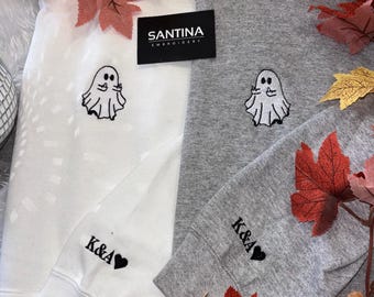 Felpe con cappuccio ricamate con motivo fantasma di coppia, manica con iniziale personalizzata, felpa coordinata per Halloween