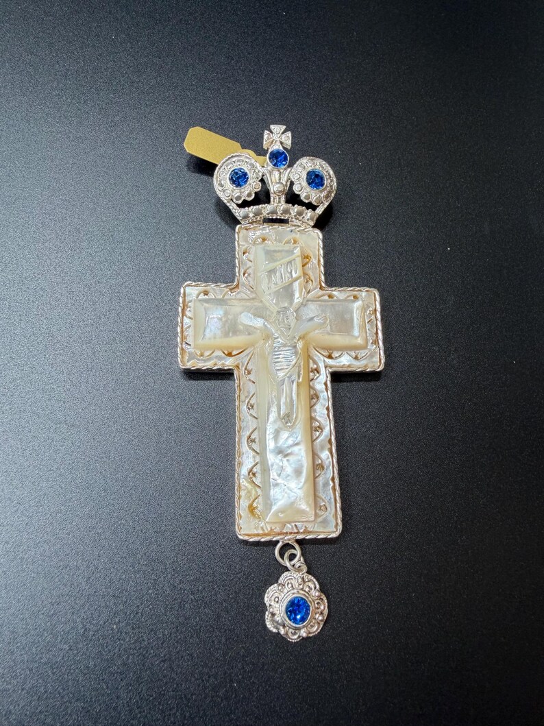 Cruz pectoral hecha a mano, bañada en plata y con detalles de marfil. imagen 4