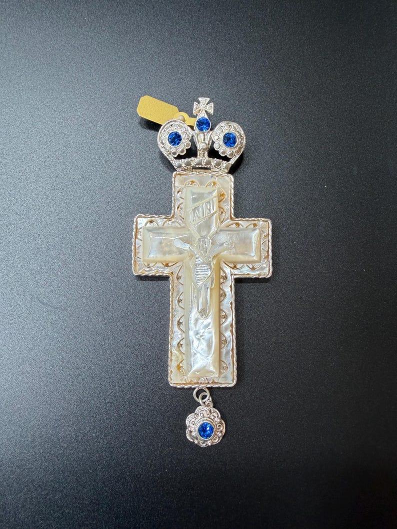 Cruz pectoral hecha a mano, bañada en plata y con detalles de marfil. imagen 2