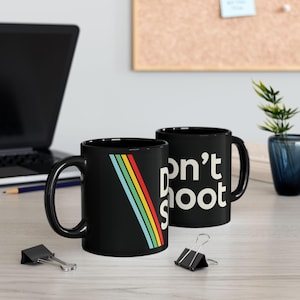Skjut inte. Arc Raider svart keramikkaffekopp