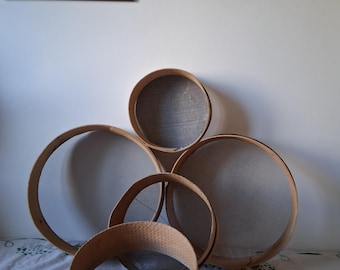 Vintage houten zeef, houten graanzeef, landelijke meelzeef, ronde gebogen houten zeef, oude landelijke zeef, rustieke primitieve decoratie