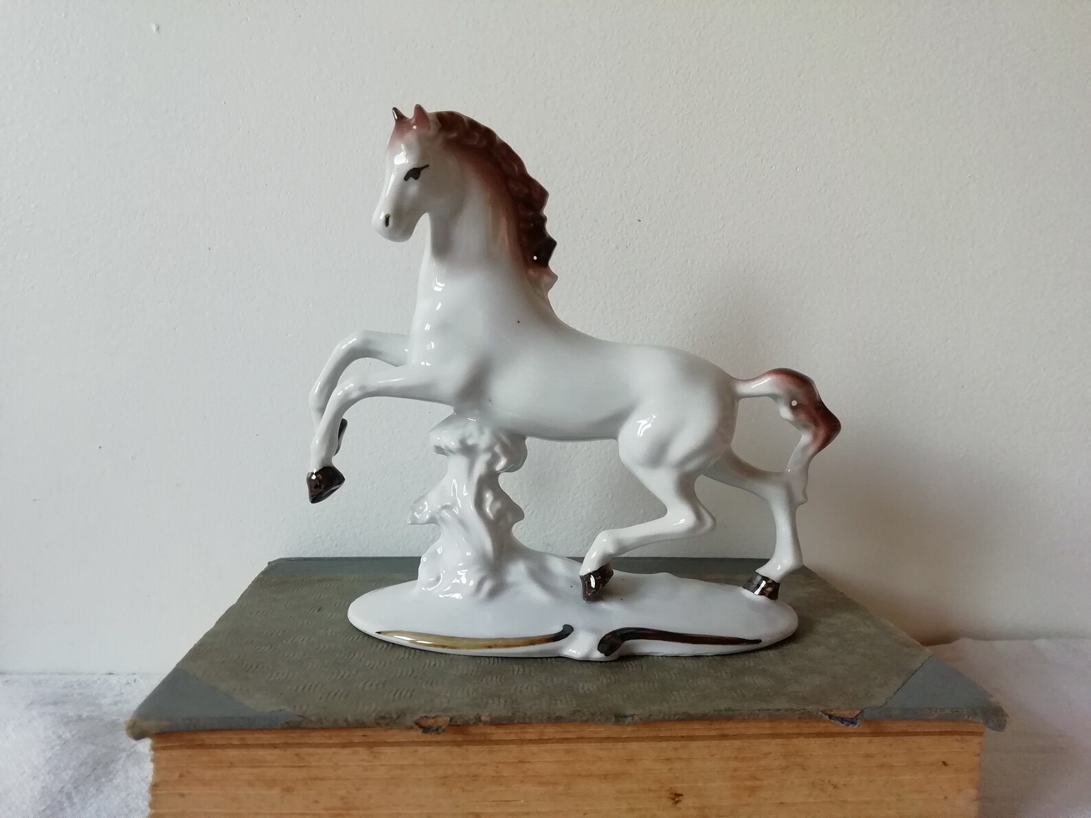 Vintage Porcelain Figurine Horse Collectible Figurines Etsy
