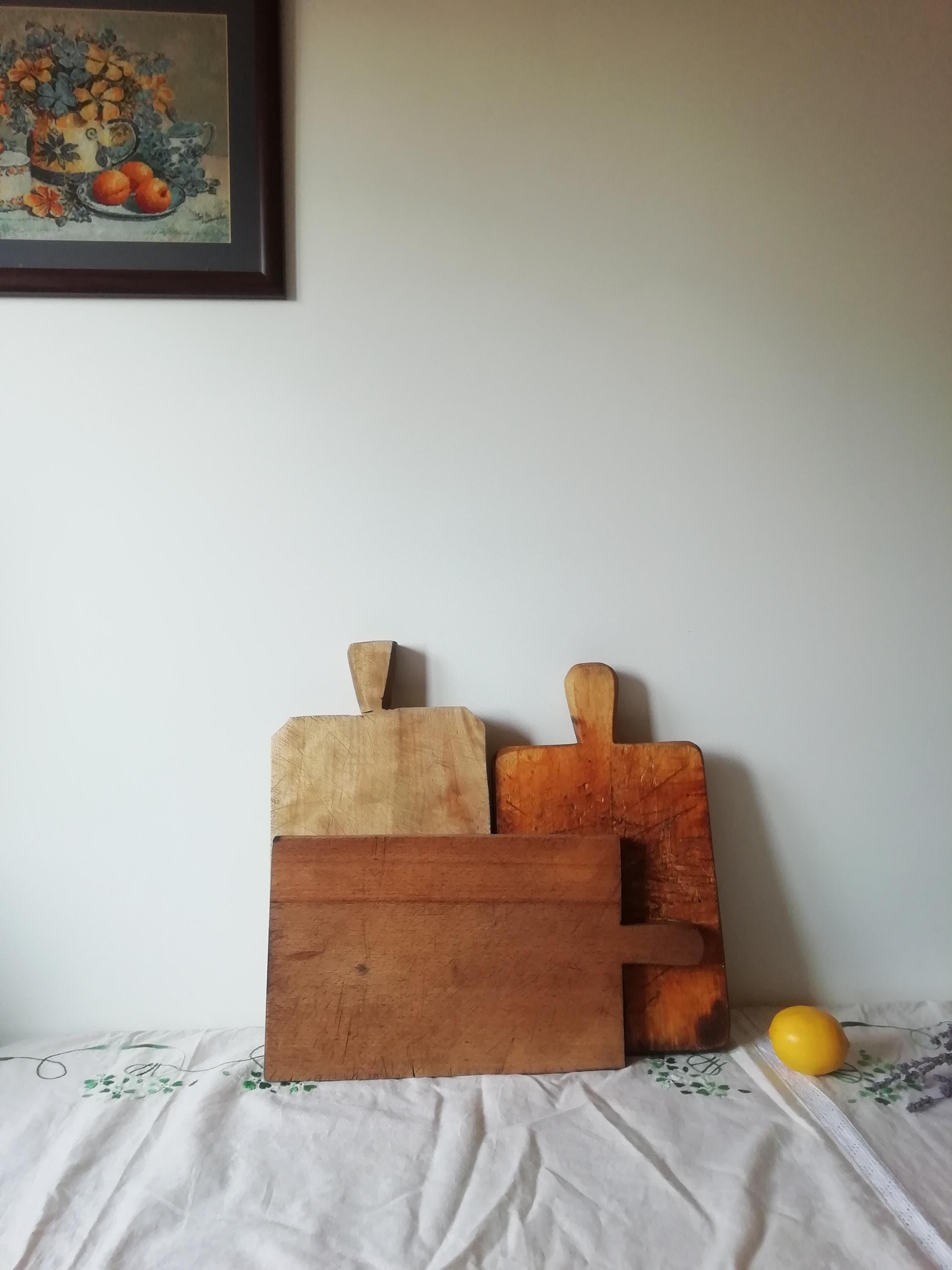 原始的なまな板、アンティークのカッティングボード、ヴィンテージの