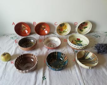 Antiche ciotole in argilla primitiva, piatti rustici in ceramica fatti a mano, ceramiche in terracotta vintage, oggetti di scena per foto di cibo #Terracotta di campagna
