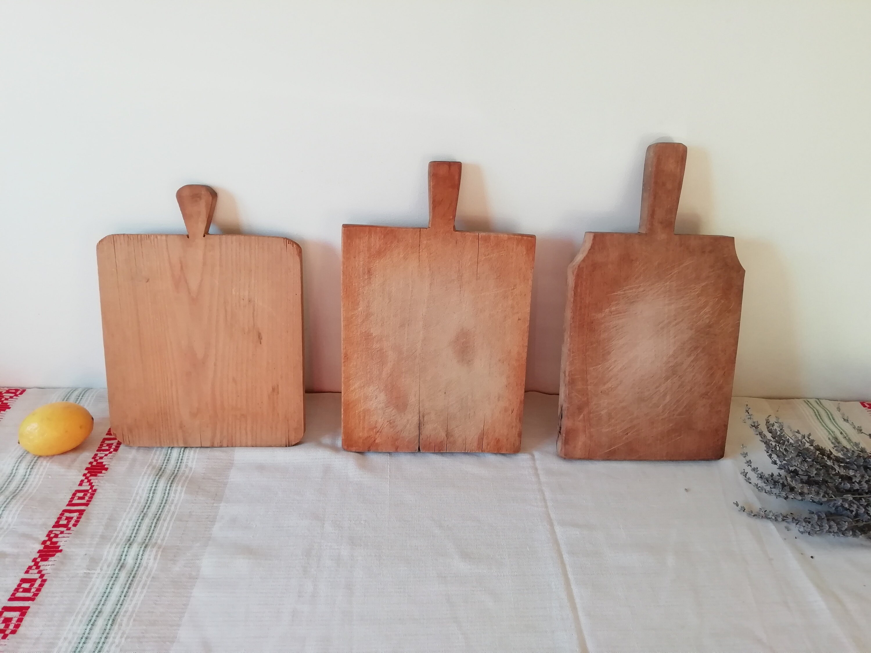 Vieille Planche à Découper En Bois Avec Pieds – Antique – Marron – Occasion