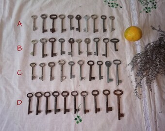 Antique Primitive Skeleton Keys, Old Rusty Iron Authentic Key Set of 10, Real Keys for Jewelry Design, Recycled Art, Steampunk