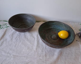Set of 2 Antique Copper Bowls – Rustic Kitchen or Home Decor – 17cm & 22cm Diameter – Vintage Copperware