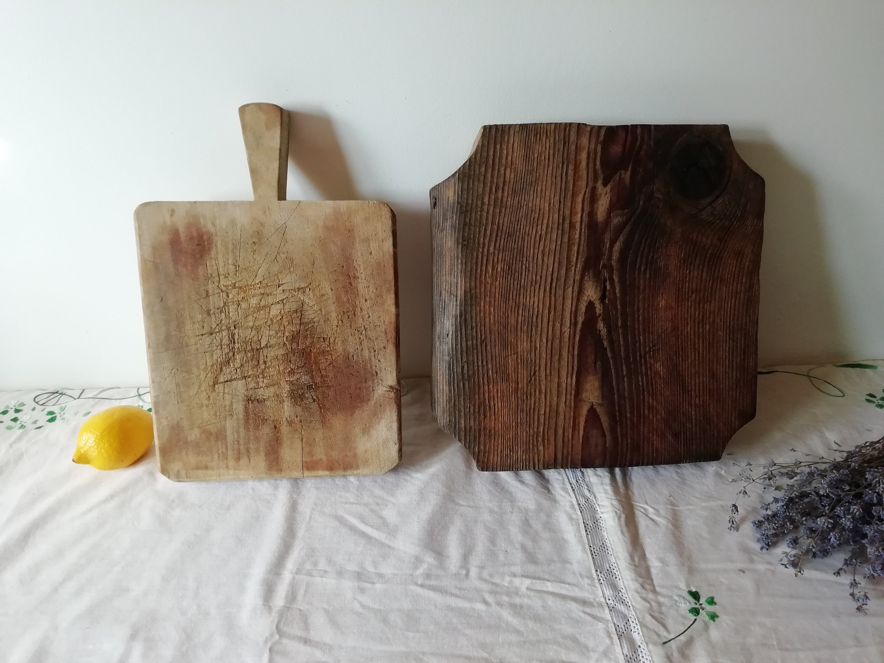 TAGLIERE DA PORTATA IN LEGNO NATURALE 30X12 CON IMPUGNATURA
