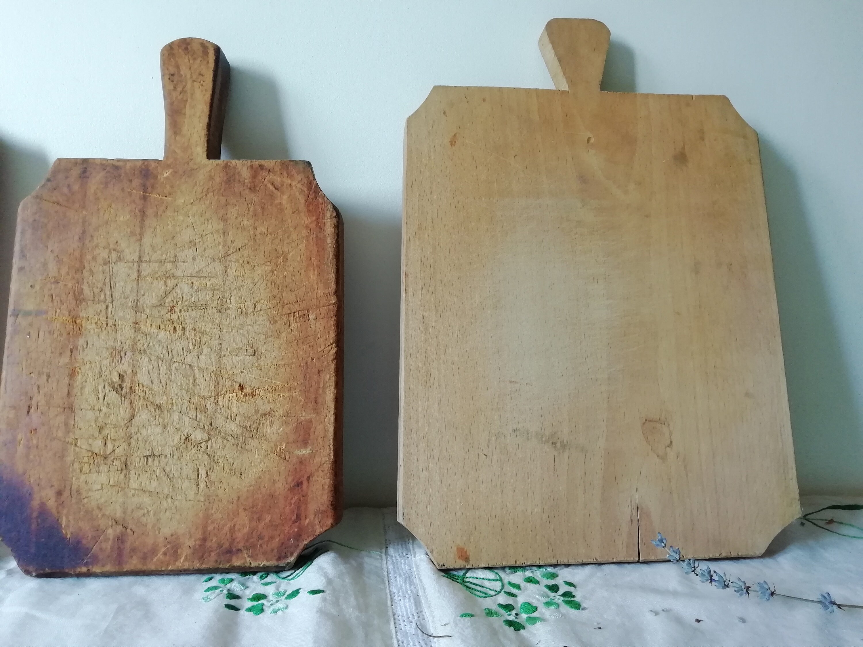 Antique Distressed Wood Cutting Board – Hallstrom Home